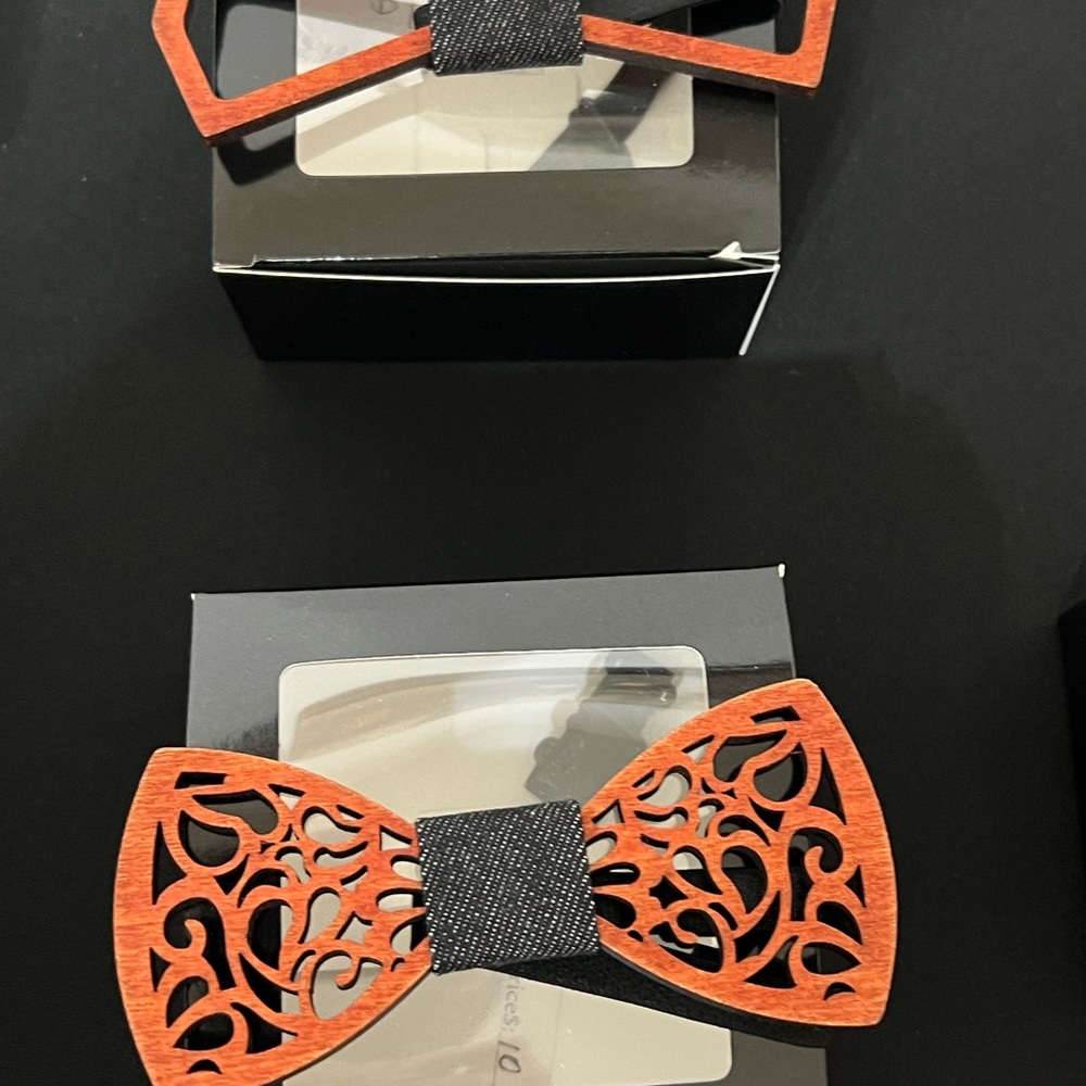 Elegant Wooden Bow Tie with Black Accent
